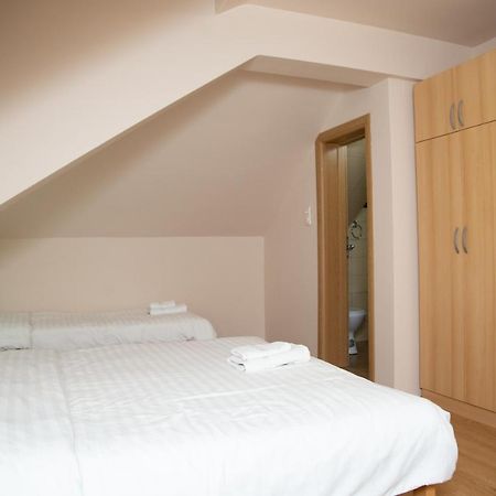 Motel Imperija Ub Bagian luar foto