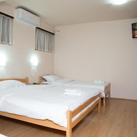 Motel Imperija Ub Bagian luar foto
