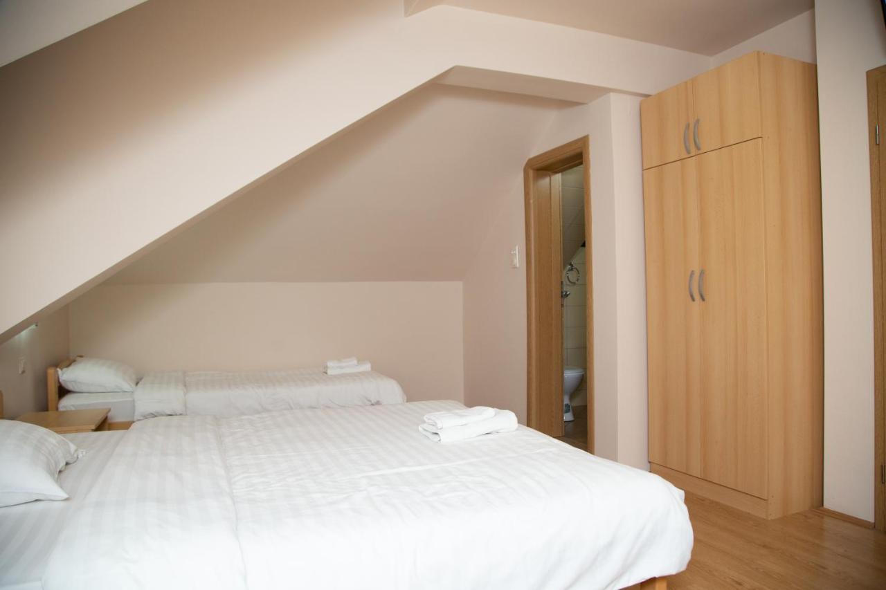 Motel Imperija Ub Bagian luar foto