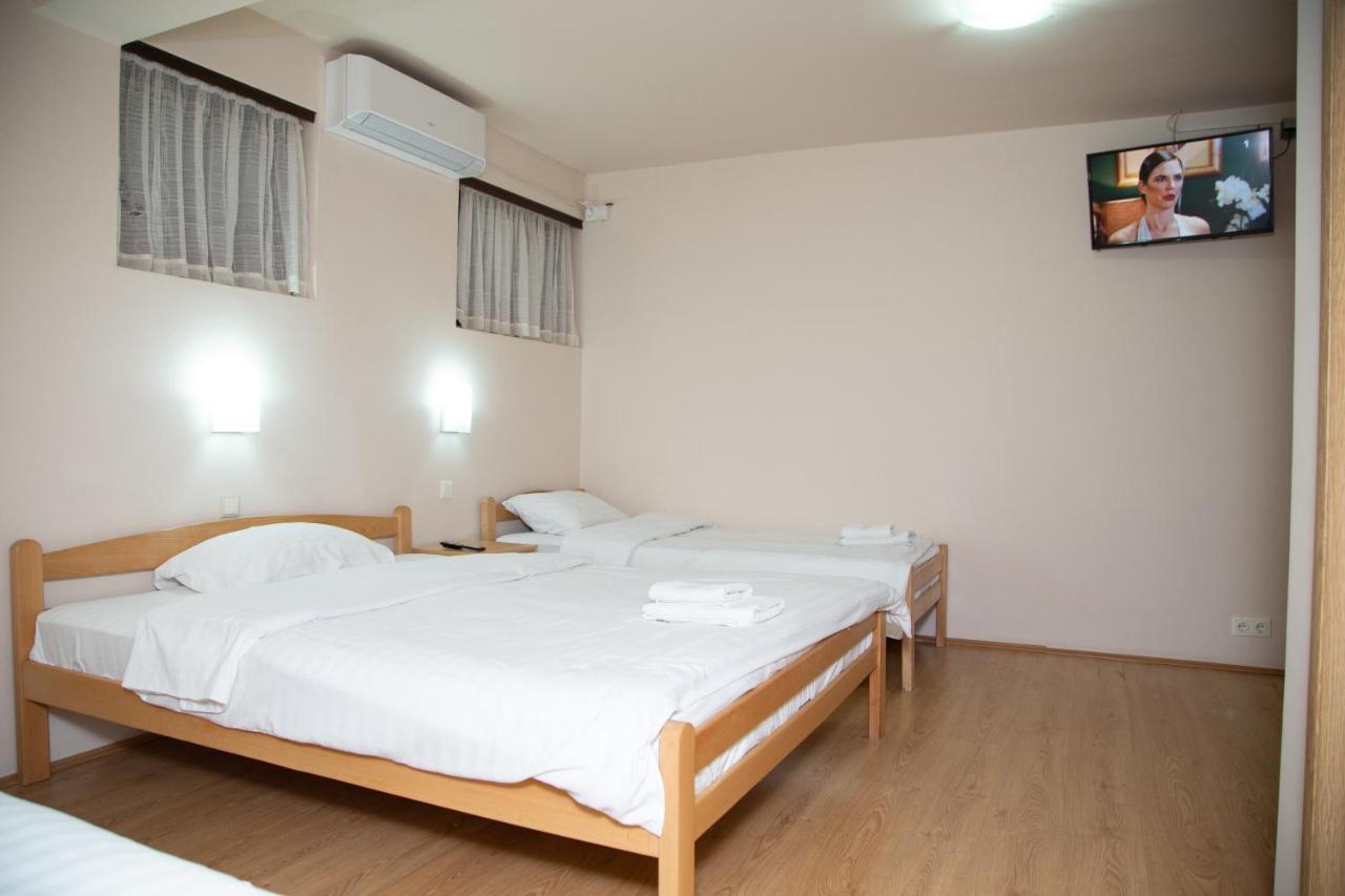 Motel Imperija Ub Bagian luar foto
