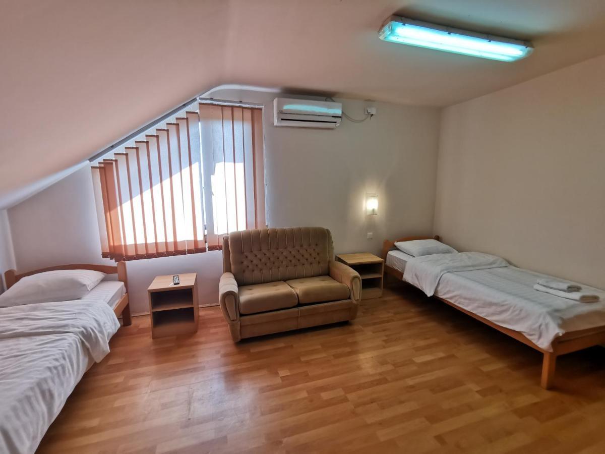 Motel Imperija Ub Bagian luar foto