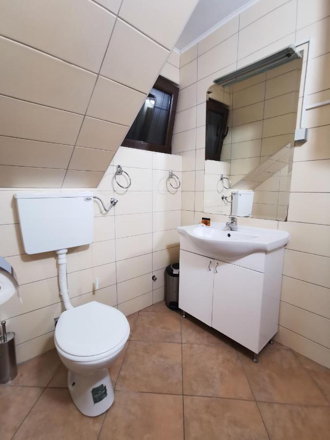 Motel Imperija Ub Bagian luar foto