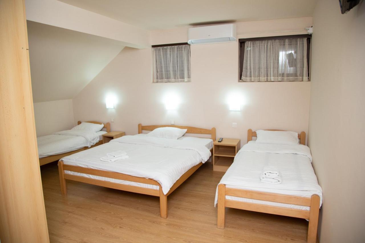 Motel Imperija Ub Bagian luar foto
