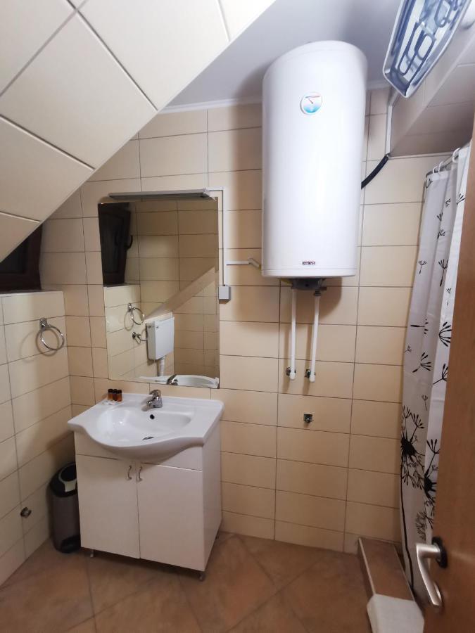 Motel Imperija Ub Bagian luar foto