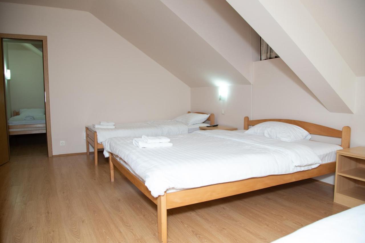 Motel Imperija Ub Bagian luar foto