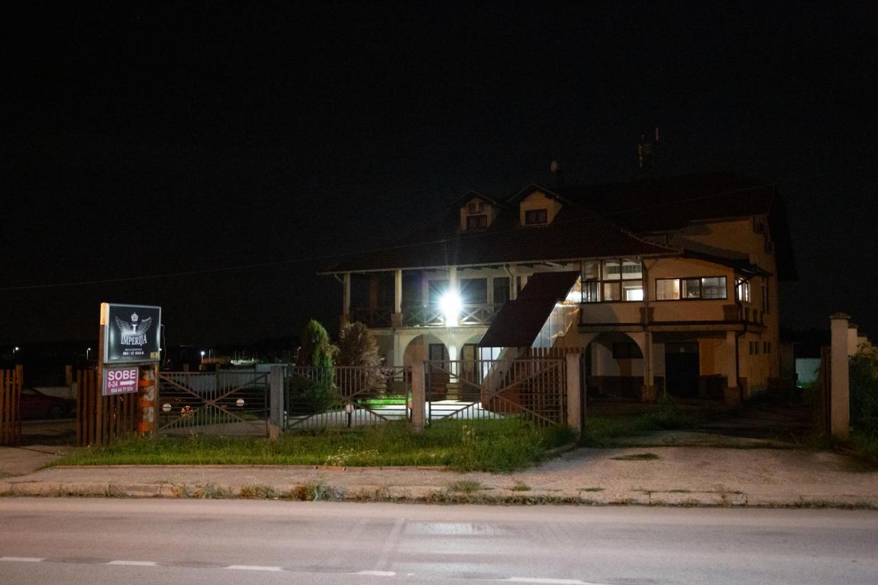 Motel Imperija Ub Bagian luar foto