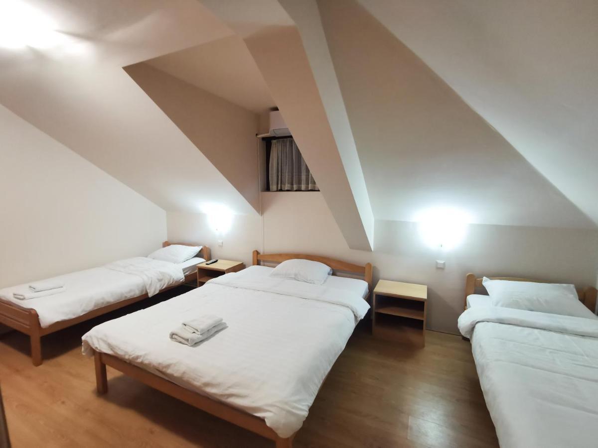 Motel Imperija Ub Bagian luar foto